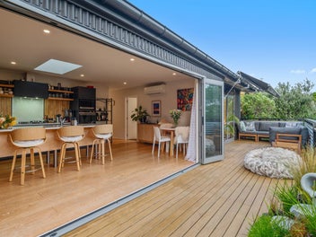 9 Lannan Road, Surfdale, Waiheke Island