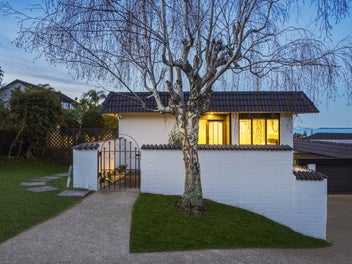 1/29 Aberdeen Road, Castor Bay, Auckland
