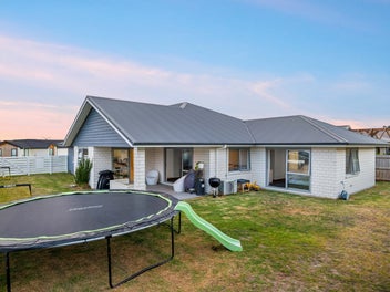 76 Stace Hopper Drive, One Tree Point