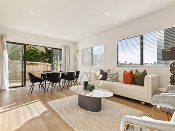 2/71 Sunrise Avenue, Murrays Bay, Auckland