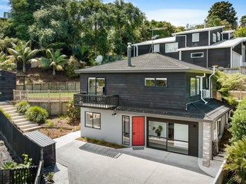 2/59 Topliss Drive, Northcross, Auckland