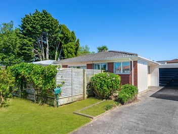2/15 Alpha Street, Papakura, Papakura