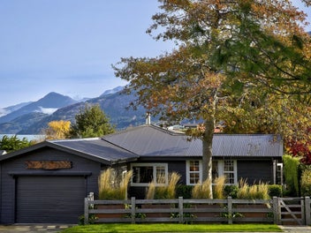 11 Cedar Drive, Kelvin Heights, Queenstown