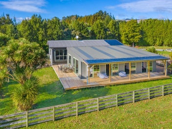 3761 State Highway 23, Raglan, Raglan
