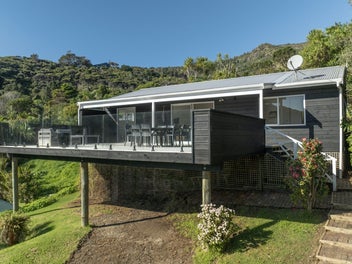 22 Beach Valley Road, Piha, Piha