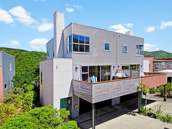 35 Saddleback Grove, Karori, Wellington