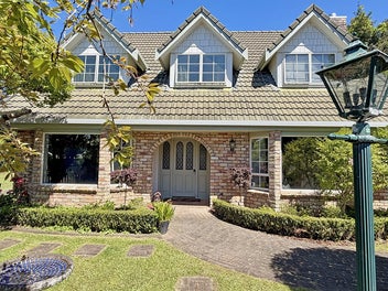 35 Ravenstone Place, Chatswood, Auckland