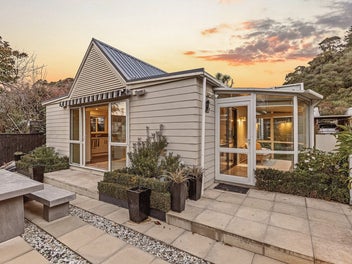 8A Nayland Street, Sumner, Christchurch