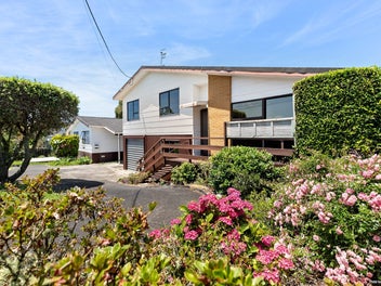 2/45 Pupuke Road, Birkenhead, Auckland