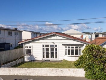 73 Apu Crescent, Lyall Bay, Wellington