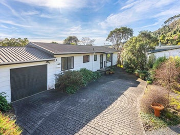 14 Poneke Drive, Waikanae