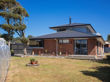 16 Clough Road, Paroa, Greymouth