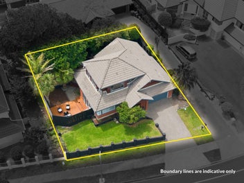 1/40 Jane Eyre Drive, Somerville, Auckland