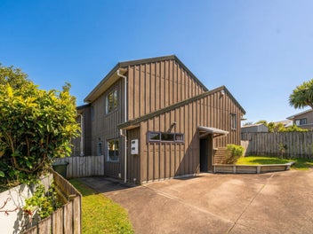 2/28 Pahi Place, West Harbour, Auckland