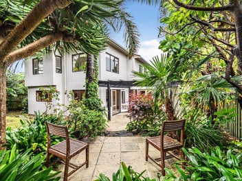 2/24 Fenwick Avenue, Milford, Auckland