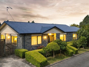 44 Catalina Drive, Melville, Hamilton