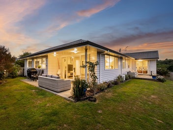 13 Catlins Glen, Aotea, Porirua
