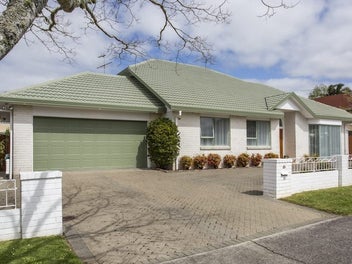 15 Te Hoe Grove, Pinehill, Auckland