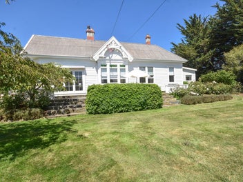 1215 Centre Road, Henley, Outram