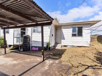 2/15 Moncrieff Avenue, Clendon Park, Auckland
