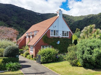 10 Maire Street, Eastbourne, Lower Hutt
