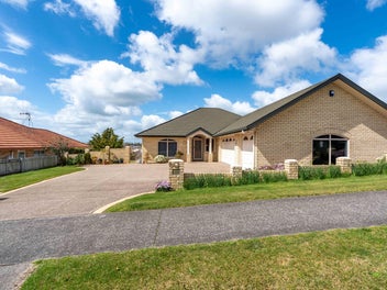 82 Rototuna Road, Rototuna, Hamilton