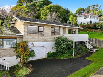 2/7 Newstead Avenue, Browns Bay, Auckland