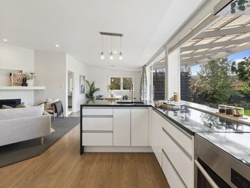 31 Wallace Road, Mangere Bridge, Auckland