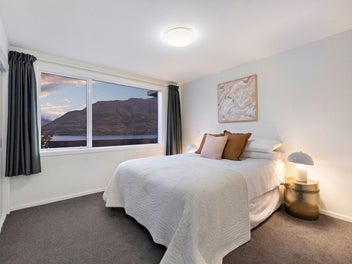 8B Moss Lane, Sunshine Bay, Queenstown