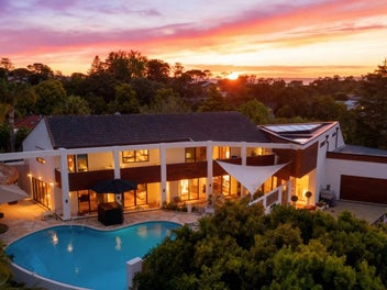 3 Holyoake Place, Chatswood, Auckland