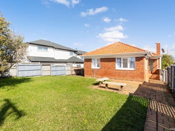 1/49 Oakdale Road, Hillsborough, Auckland