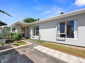 2/256A Birkdale Road, Birkdale, Auckland