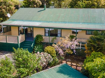 7 Woolwich Close, Whitby, Porirua