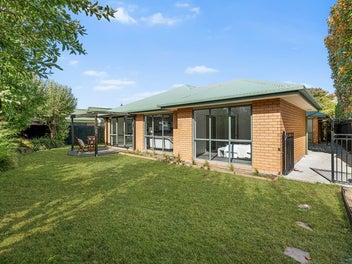 6 Warner Place, Heathcote Valley, Christchurch