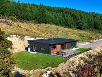 64 Golf Road, Wakefield