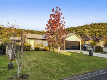 31 Rochfort Crescent, Pyes Pa, Tauranga