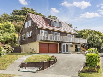 63 Ayton Drive, Whitby, Porirua