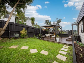 2/5 Witheford Drive, Bayview, Auckland
