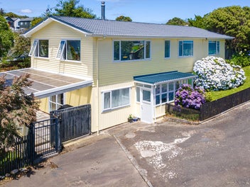 36 Bracken Road, Paparangi, Wellington