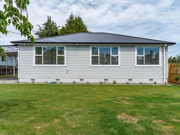 238 High Street South, Carterton