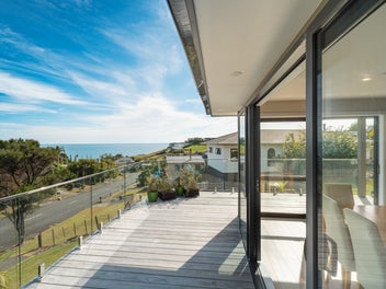 64 Stratford Drive, Moana, Cable Bay