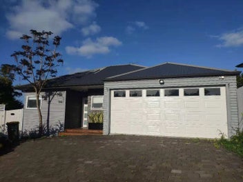 14 Tiri View Place, Waiake, Auckland