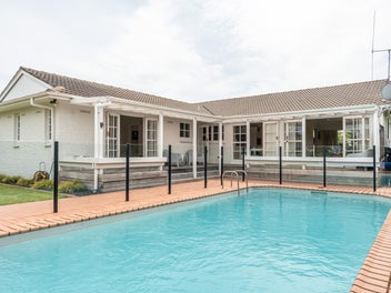 8 Clements Crescent, Queenwood, Hamilton