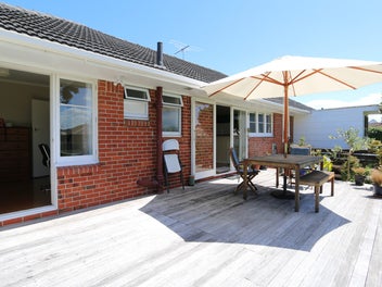 2/0 Symonds Street, Onehunga, Auckland