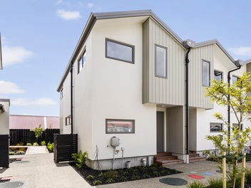 8/15 Awamutu Grove, Waiwhetu, Lower Hutt