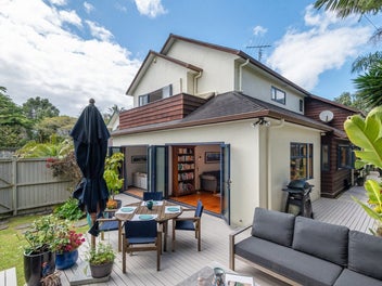 18A Beulah Avenue, Rothesay Bay, Auckland
