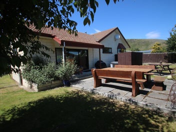 47 Black Peak Road, Omarama