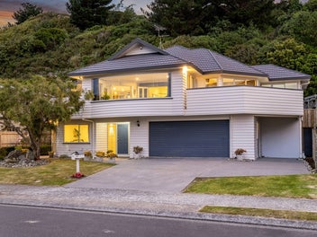 131 Eskdale Road, Papakowhai, Porirua