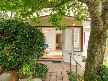 1A Trelissick Crescent, Ngaio, Wellington