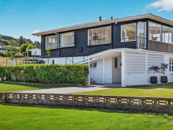 1 Winston Street, Acacia Bay, Taupo